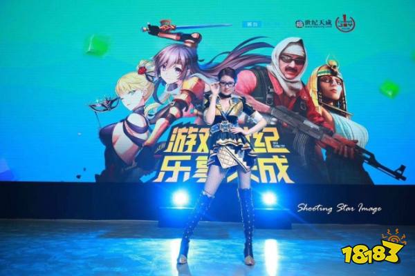 2018ChinaJoy：世纪天成展台看showgirl