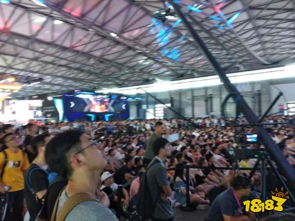 RNG、IG现身ChinaJoy，现场粉丝挤到站不下！