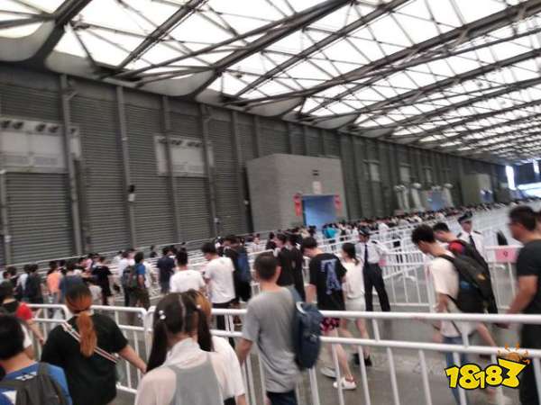 RNG、IG现身ChinaJoy，现场粉丝挤到站不下！