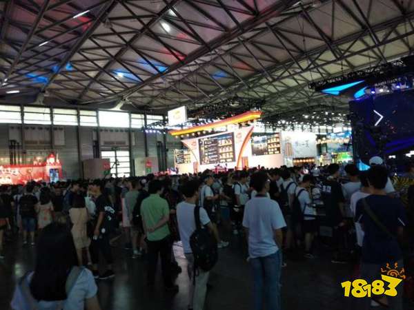 RNG、IG现身ChinaJoy，现场粉丝挤到站不下！