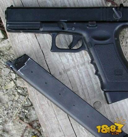 绝地求生全军出击武器 手枪中的战斗机P18C