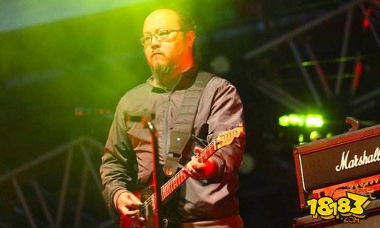 现场炸裂粉丝泪崩 窦唯老师再唱重返魔域