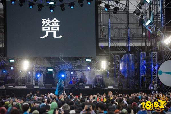 现场炸裂粉丝泪崩 窦唯老师再唱重返魔域