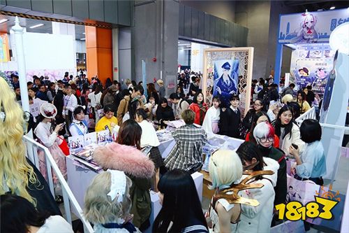 颜狂潮席卷萤火虫!超多福利尽在《一直奔向月》