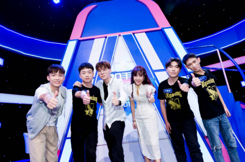 QQ手游名人赛：连淮伟迷惑吃鸡大赏，张远携手虎牙主播王者首秀