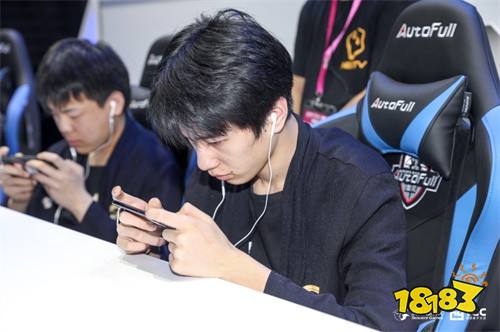 职业战队、人气主播“水友战”超过瘾!《和平精英》手游燃爆ChinaJoy2019