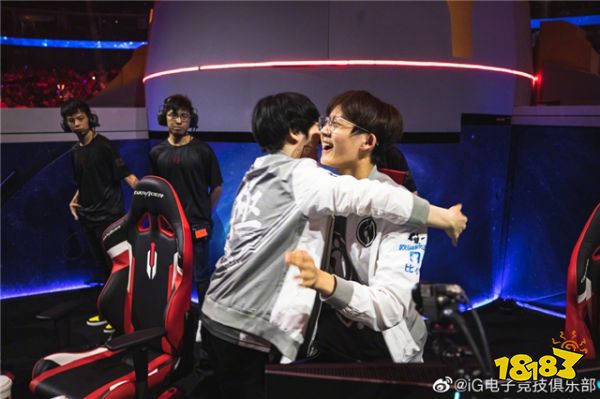 战出无限可能!英雄联盟八周年盛典网鱼网咖收获双冠