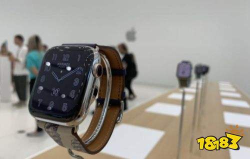 苹果发布第五代Apple Watch 新增屏幕常亮显示功能