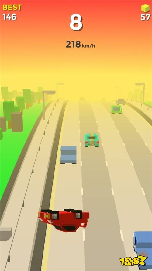 赛车游戏《Crashy Road》左右切换在高速公路上飞驰