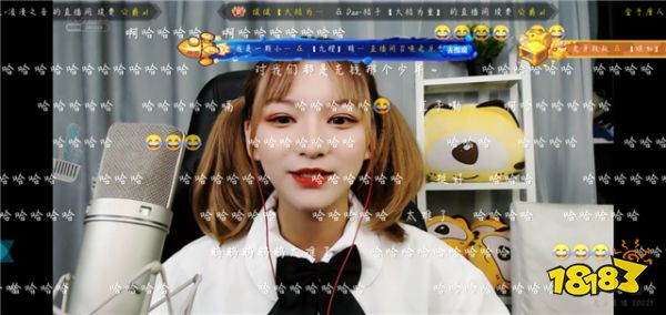 百变歌姬二逗虎牙首秀邀请和尔盟做客,却调侃自己变成了“替代品”?