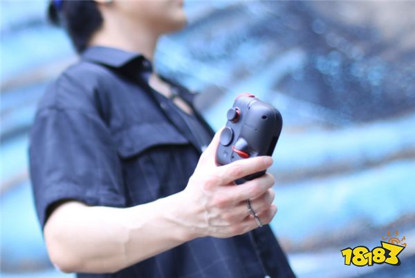 你从没见过的组合手游手柄设计，北通G2即将发售