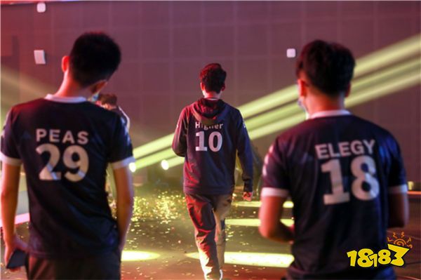 东方首冠，新王登基! FAV战胜W.EDGM夺皇室战争CRL冠军