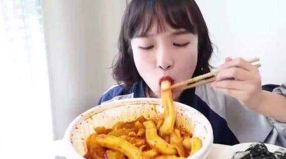 美食视频要怎么做会火 做零食视频如何才能成为爆款