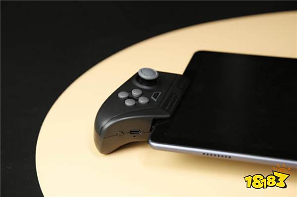 平板玩手游视觉体验与操作不可兼得?北通T1手游手柄轻松解决