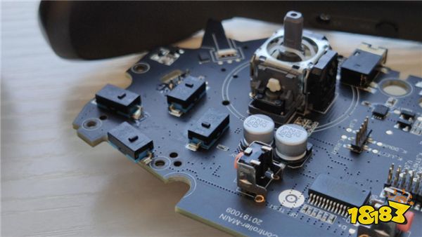 智能机械游戏新体验尽在北通宙斯机械游戏手柄