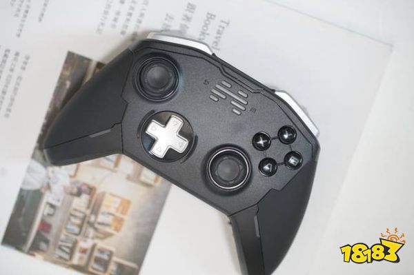 《生化危机3：重制版》击败火焰追击者技巧 有北通宙斯精英游戏手柄轻松应战