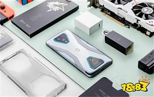 黑鲨3S开箱:地表最强的游戏手机!