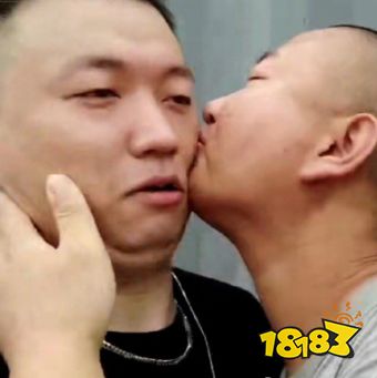 《抖音》giao哥親藥水哥情侶頭像