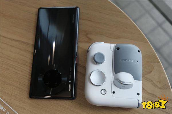 手游手柄要的就是便携 随时随地都能玩