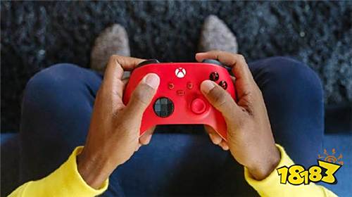 Xbox推出“锦鲤红”手柄 鲜红和冰雪白配色 售价459元