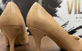 《生化危机8》吸血贵妇Dimitrescu细节曝光：鞋子尺码超60