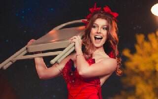 《最终幻想7:重制过渡版》爱丽丝声优发布COS作品