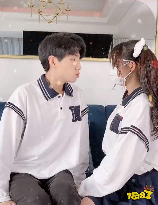 林晚晚钻果然裤裆引争议露脸一段时间后又遮脸被质疑又用替身