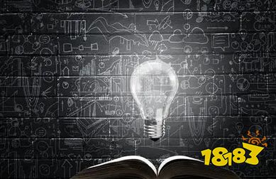 公务员这个行业现在十分吃香,如今大学生毕业就业困难,因而选择考公务员的人也就越来越多。在大多数学生和家长眼中,公务员就是铁饭碗,是一份稳定的工作。 今年受疫情影响,有许多的实体店面临倒闭,而公务员这个行业,根本不受疫情的影响,也不用担心失业的问题。所以毕业后考公务员现在成了社会常态,但有些同学是并不了解公务员的岗位级别和晋升模式的。 公务员级别分类和晋升模式 很多人都不了解公务员的晋升模式究竟是怎么样的。国家公务员一般有管理,技术和执法三个岗位。分为27个级别,乡科级别到国家级正职之间共有10个领导职务,职级则是从一级巡视员到二级科员,一共12个。 所以关于公务员的具体分类是比较详细的,但晋升模式也是不简单的。公务员的工资也是取决于级别的高低,跟公务员的工龄和职务都有联系。 公务员的每一次晋升都需要进行一次全方位的考核,这要从公务员的个人工作能力,学习能力,基层工作经验,岗位贡献和学历等方面进行考核。 晋升过程中有一个不可逾越的要求,就是公务员的年龄问题。那这个年龄的分界线是多少呢? 各级公务员晋升年龄表显示要注意这几个年龄段 公务员晋升的年龄最好是在30岁之前,学生要想从普通科员晋升到县处级别,28岁是晋升的黄金时期。这次升职的比例大概是25:1。 如果这次没有得到晋升机会,那下一次的晋升就有难度了,不仅要考核你的个人能力还要等待时机,有岗位空缺的话,你才能更快的迎来下一次的晋升。 从厅局级晋升到省部级,晋升年龄在47岁左右,此次晋升比例已达到了400:1。如果学生在30岁之前上岸,工作过程中你的经验丰富,能力超强比较突出的话,过个几年,晋升的几率非常大,所以说30岁是公务员晋升的黄金期。 年龄一旦到了45岁,晋升的机会就十分小,尽量早些报考公务员,这样你还有很充裕的时间去努力,去竞争。你的年纪越大,学习状态就会不如以前,竞争机会也就越大,抛开自身条件不说,到时候,连工作岗位都越来越少。 因此,笔者认为毕业后决定考公务员的大学生一定要趁早准备,提早报考,越早上岸越好,这样以后才能有更多的机会晋升。 应届生报考公务员还有很多优势,身为应届生你的学习状态肯定是最佳的,你报考的越早,岗位的选择越多,竞争也就越小。提前做好准备,报考的时候不迷茫。 准备备考公务员的学生,要提前了解这五个流程 考公务员之前,要弄明白公务员都考什么,自己筛选信息,尽可能全方面的了解一下你想要报考的地区,部门和岗位信息,然后选择就可以准备学习资料了。学习过程主要分为五个阶段。你可以进行一个参考。 第一个阶段是入门阶段,学生可以先做一下历年真题做个测试,通过测试学生就大概对考试的内容及形式有了一个大概的了解,这样方便帮助自己制定复习计划。 第二个阶段是复习基础阶段,建议学生以看教材为主,通过看教材,对教材的知识点进行梳理,做个框架结构,查漏补缺。 第三个阶段是提高阶段,这一阶段学生主要就是做真题和模拟题,通过做真题的速度和解题能力,摸索解题技巧,找到答题最合适的方法。 第四个阶段是模考阶段,这个阶段主要是做模拟题锻炼做题速度,检查自己的优劣势题型,要注意合理安排模考时间,以提早进入考试状态。 第五个阶段是冲刺阶段,临近考试的阶段就不要纠结之前不懂的地方了,除了要关注社会热点还要注意考场信息,最重要的是要调整好心态,准备应考。 结语 总体而言,公务员的晋升是要通过能力、机遇、背景、和经验的一个综合结果,怎么晋升上去其实没有多大的参考值,怎么从那些没晋升上去吸取教训总结经验更有意义。