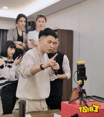 抖音衣哥怎么火的他是如何实现3个月内销售额破2亿的