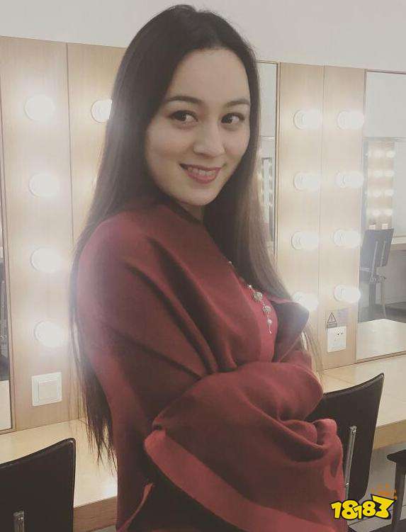 抖音唐艺微博图片网红唐艺早期素颜照写真大全唐艺个人照片欣赏