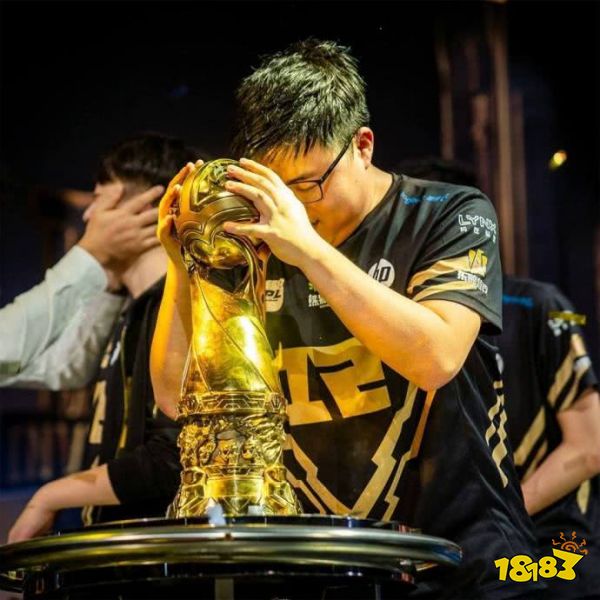 LGD放猛犸,RNG放加里奥,哪个更让你愤怒失望?