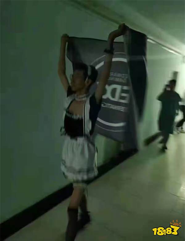 EDG夺冠后的FLAG回收,喝马桶水?全裸?大可不必