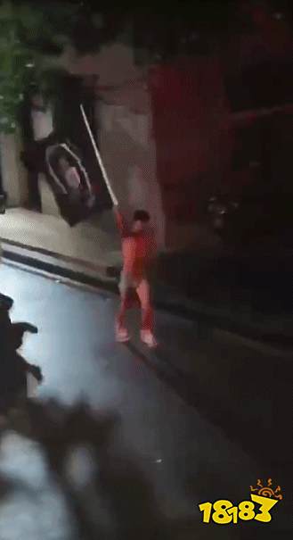 EDG夺冠后的FLAG回收,喝马桶水?全裸?大可不必