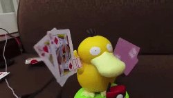 明明是为小朋友们准备的可达鸭玩具，你们成年人咋全抢光了？