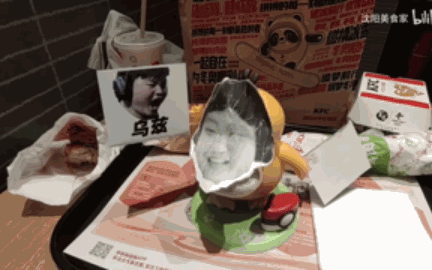 明明是为小朋友们准备的可达鸭玩具，你们成年人咋全抢光了？