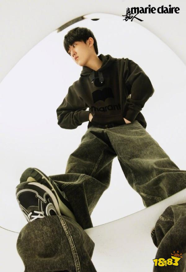 JackeyLove上时尚杂志了吗 LOL冠军ADJackeyLove登上时尚杂志介绍