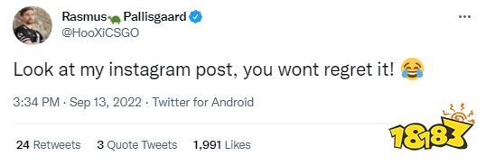 整个好活 HooXi将自己的梗图裱在墙上