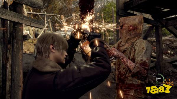 《生化危机4:重制版》实机演示公布:战神里昂小刀挡电锯!