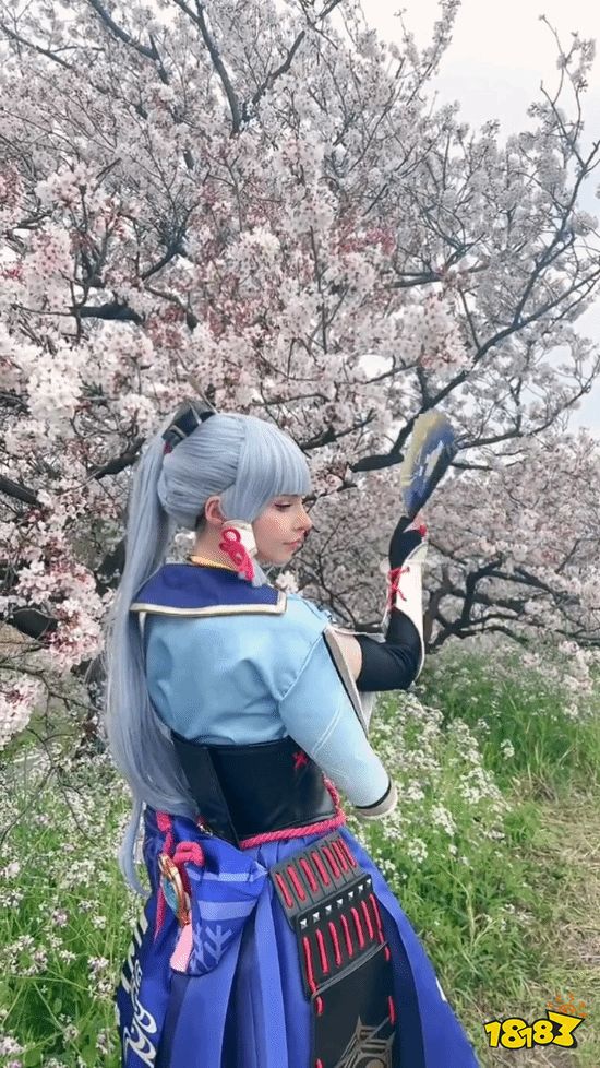 生化4碍事梨演员COS《原神》神里绫华:还有变装!