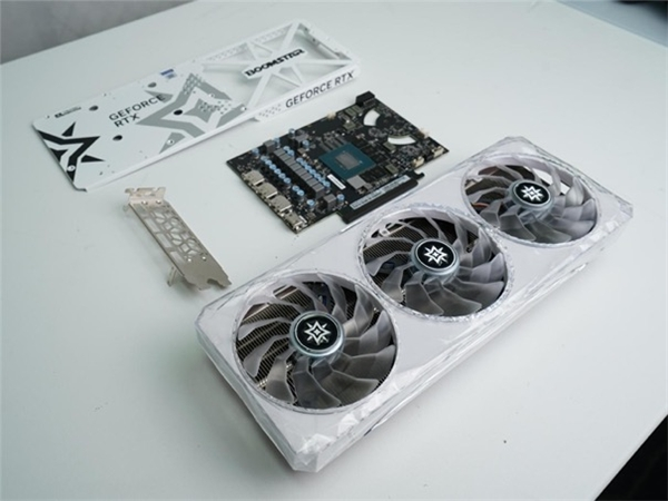 影驰 GeForce RTX 4070 星曜 OC，与DLSS 3共战流畅2K光追 体验