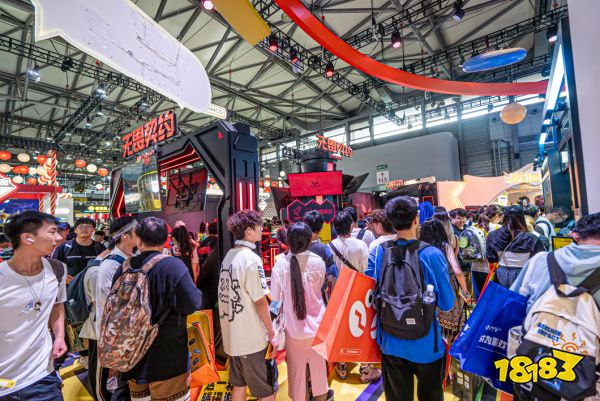 CJ成大型整活现场,CS:GO“客串”无畏契约