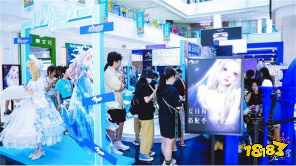 排面！苹果首次线下联动女性向换装游戏，门店秒变以闪亮之名盛会