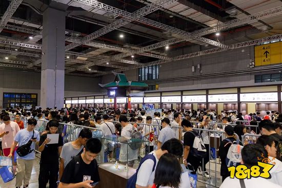 首日观展人数达万人，2023原神嘉年华火爆开展