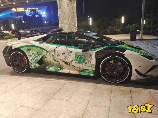 炫酷至极!《原神》小草神跑车亮相活动现场
