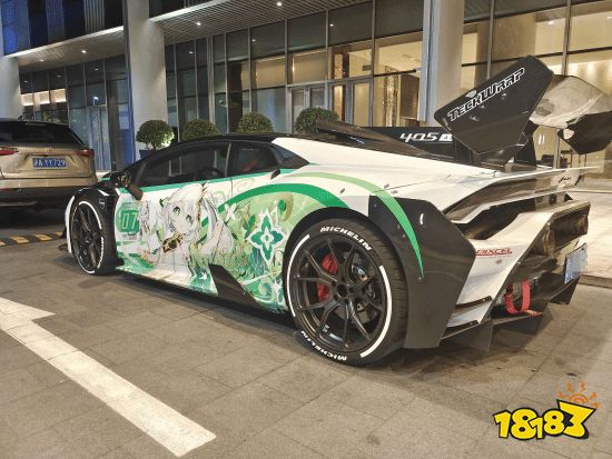 炫酷至极!《原神》小草神跑车亮相活动现场