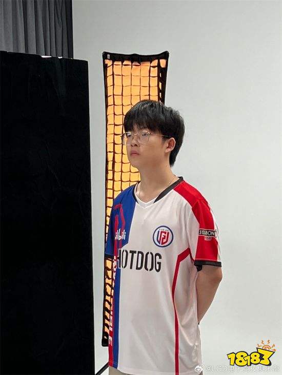 LGD Gaming起航！LGD發布新隊服定妝照