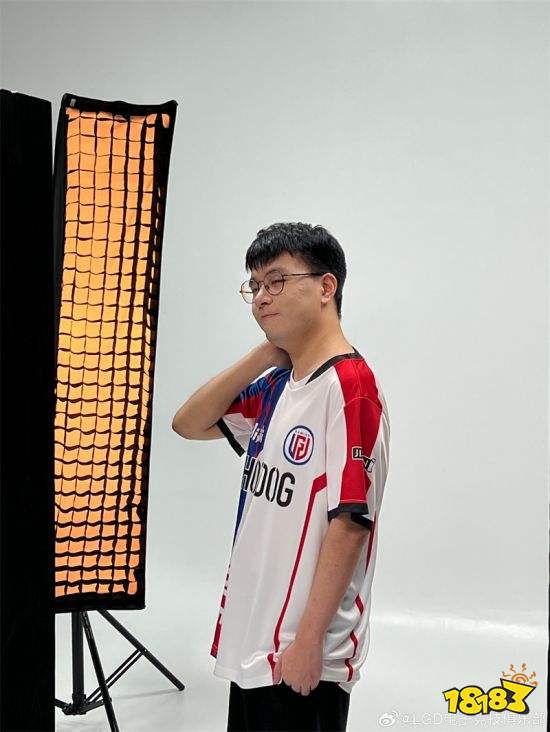 LGD Gaming起航！LGD發布新隊服定妝照