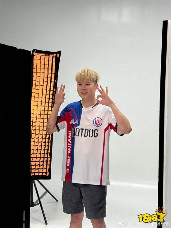 LGD Gaming起航！LGD發布新隊服定妝照