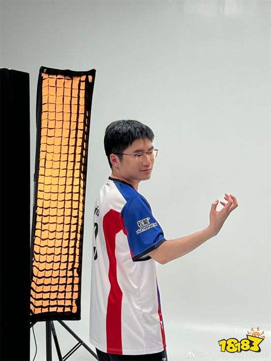 LGD Gaming起航！LGD發布新隊服定妝照