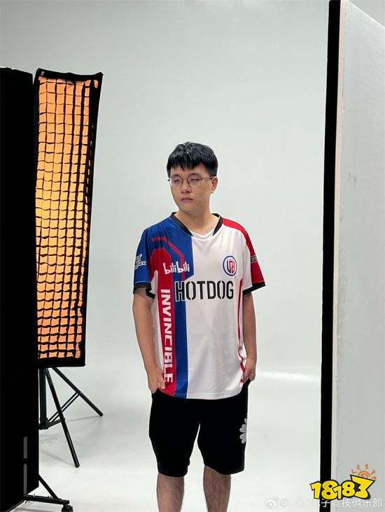LGD Gaming起航！LGD發布新隊服定妝照